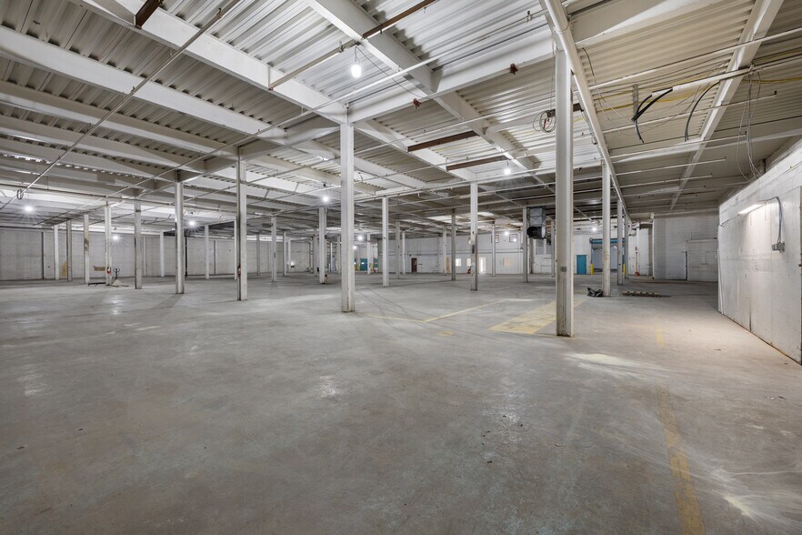 More Photos Of 398-400 Riverside Ave, Medford Light Manufacturing For Lease