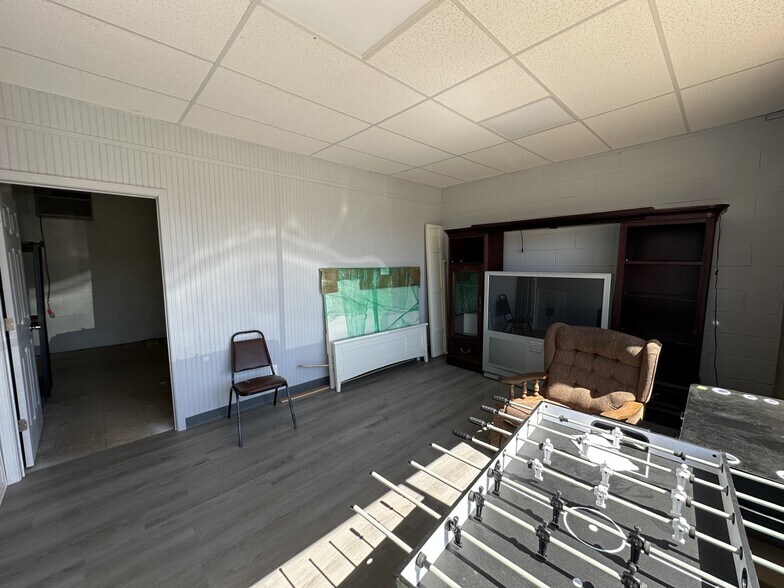 More Photos Of 201 King E st, Bethune Showroom For Lease