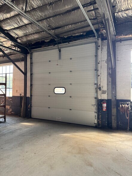 More Photos Of 717 N 2nd St, Vincennes Warehouse For Lease
