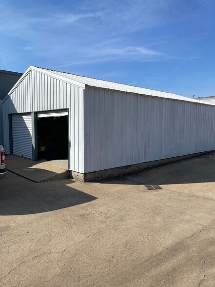 More Photos Of 10702 Fallstone Rd, Houston Flex For Sale