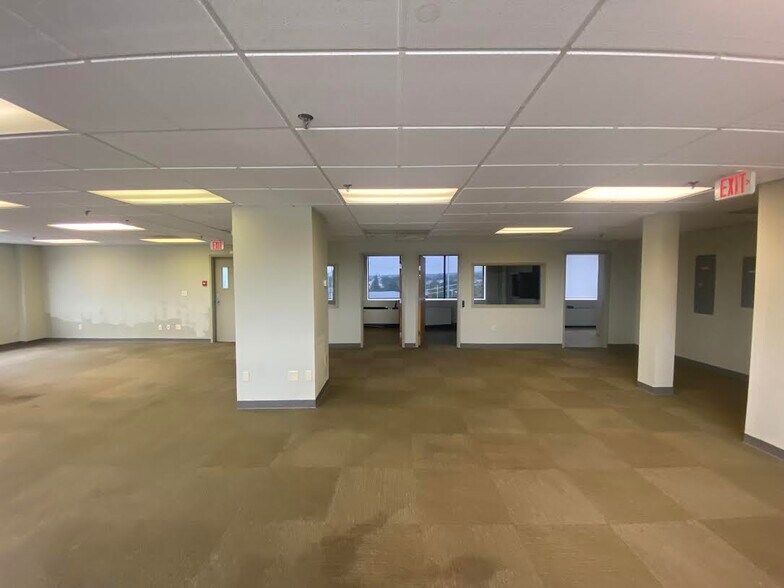 More Photos Of 228 Maple St, Manchester Office For Sale