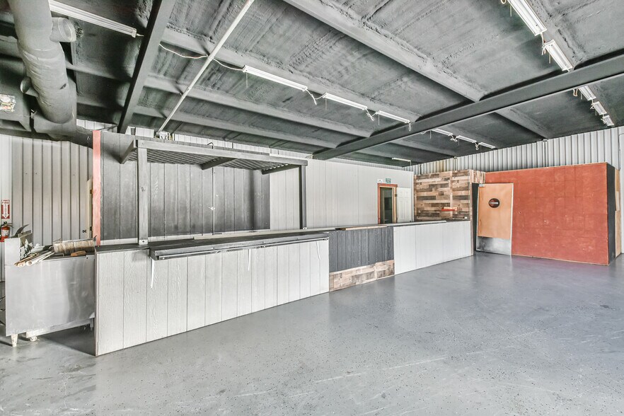 More Photos Of 3762 Highway 19, Riverside General Retail For Sale