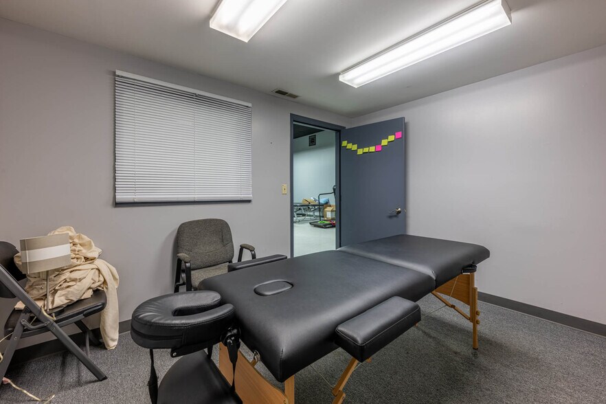 More Photos Of 2419 E High St, Springfield Storefront For Sale