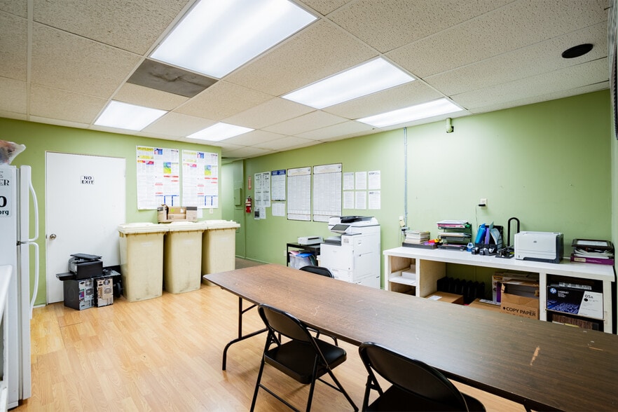 More Photos Of 370 W Sierra Madre Blvd, Sierra Madre Storefront For Lease