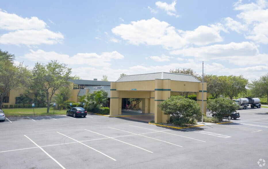 More Photos Of 6802 Commonwealth Ave, Jacksonville Hotel For Sale