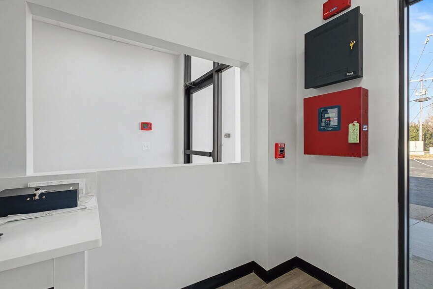 More Photos Of 207 Iris Dr, Hendersonville Daycare Center For Sale