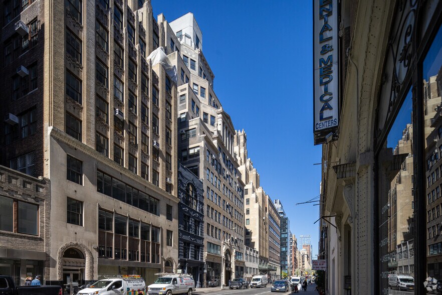 More Photos Of 242 W 30th St, New York Office For Lease