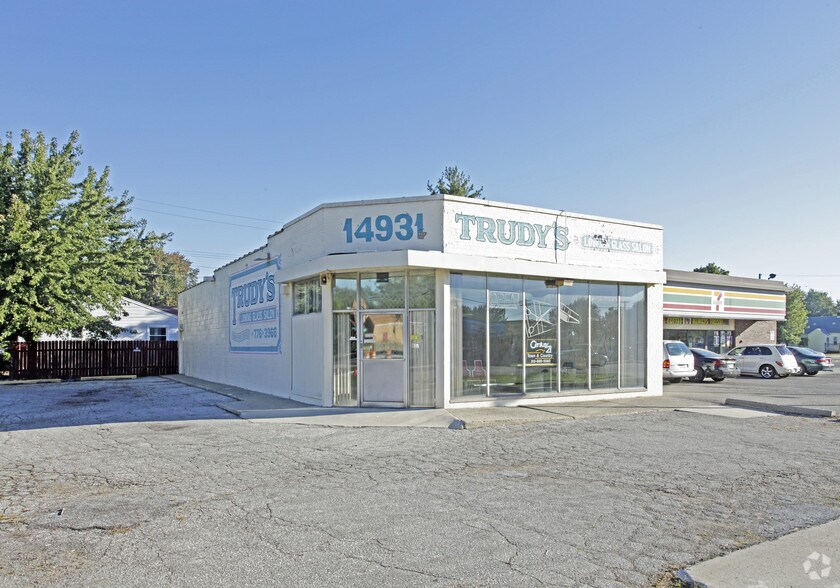 Primary Photo Of 14931 E 10 Mile Rd, Warren Freestanding For Lease