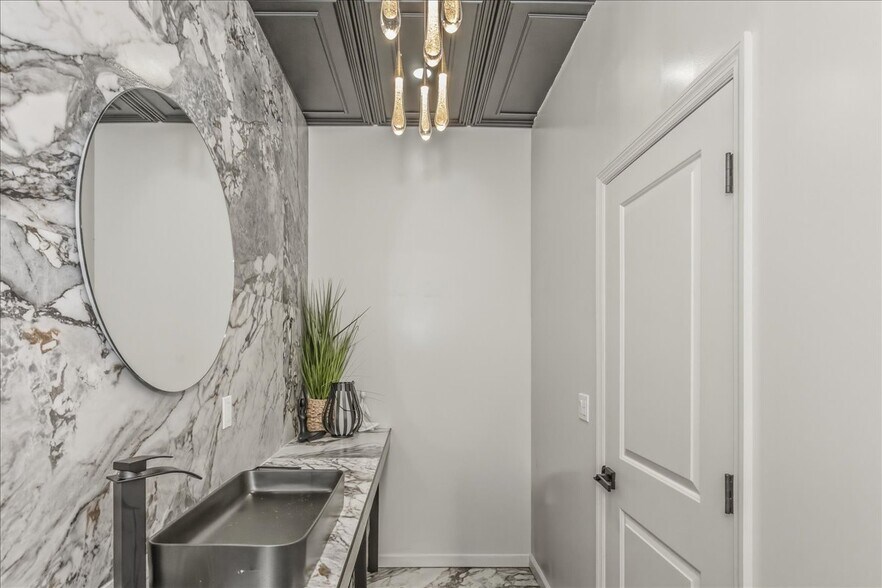 More Photos Of 6717 Myrtle Ave, Glendale Storefront Retail Residential For Sale
