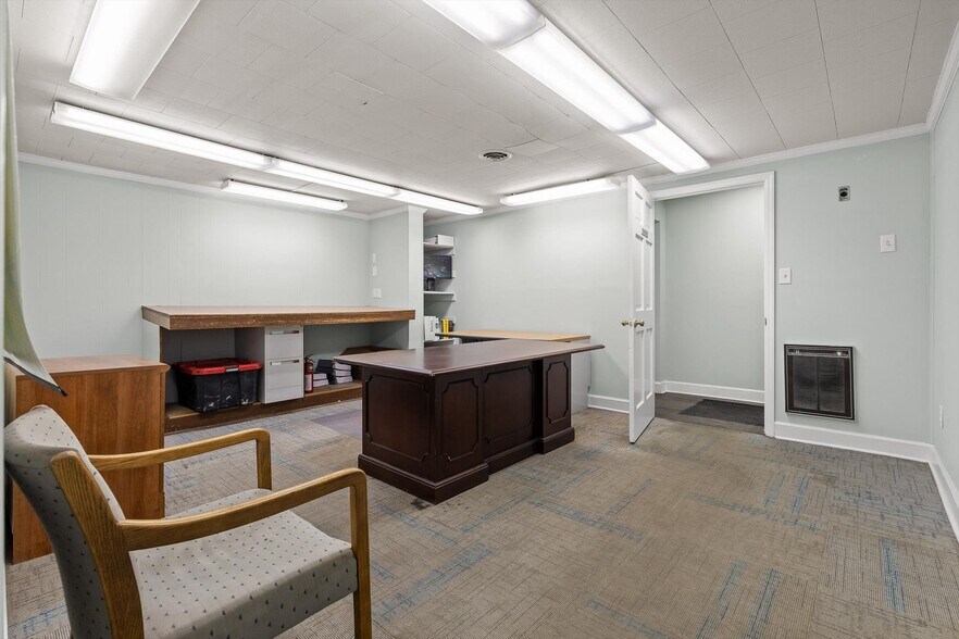 More Photos Of 1801 E 23rd St, Chattanooga Light Distribution For Lease