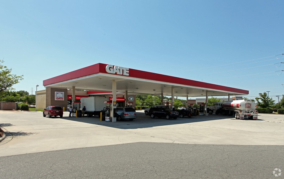 More Photos Of 3699 Concord Pky S, Concord Service Station For Lease