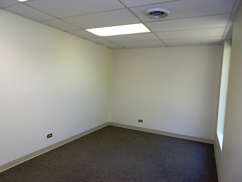 More Photos Of 34 N Island Ave, Batavia Medical For Lease