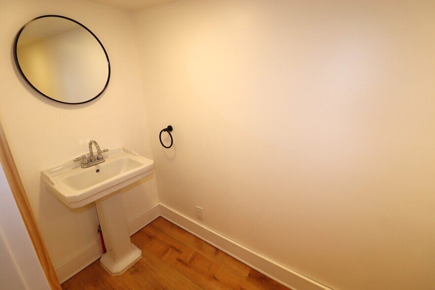 More Photos Of 309 Main St E, Ashland Storefront Retail Office For Lease