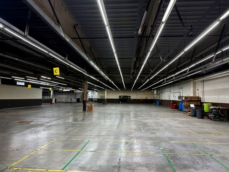 More Photos Of 3940 Pixie Ave, Lakewood Warehouse For Lease