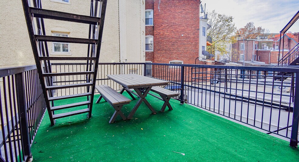 More Photos Of 1750 Columbia Rd NW, Washington Office For Sale