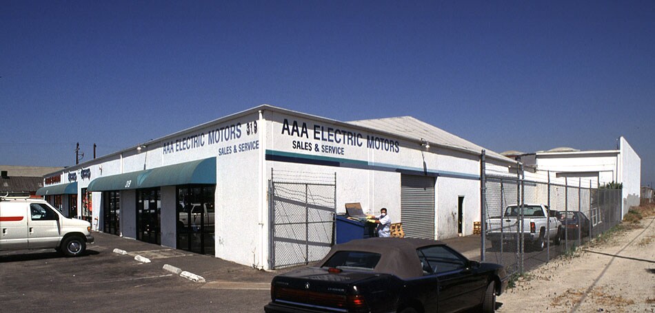 More Photos Of 309-323 E Ball Rd, Anaheim Showroom For Sale