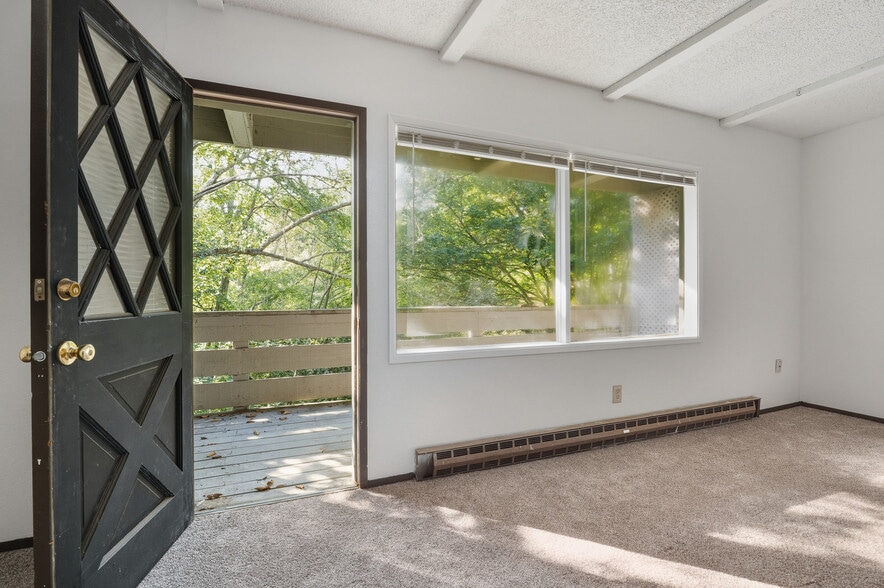 More Photos Of 21833 7th Ave S, Des Moines Apartments For Sale