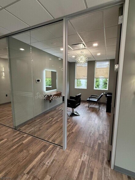 More Photos Of 44 Stiles Ln, Pinebrook Veterinarian Kennel For Lease