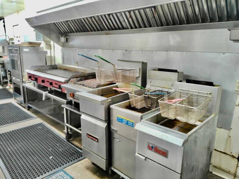 More Photos Of 49 Route Tt, Noel Restaurant For Sale