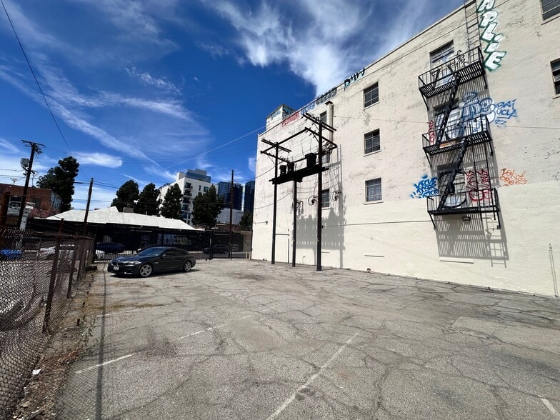 More Photos Of 1327 S Olive St, Los Angeles Specialty For Lease