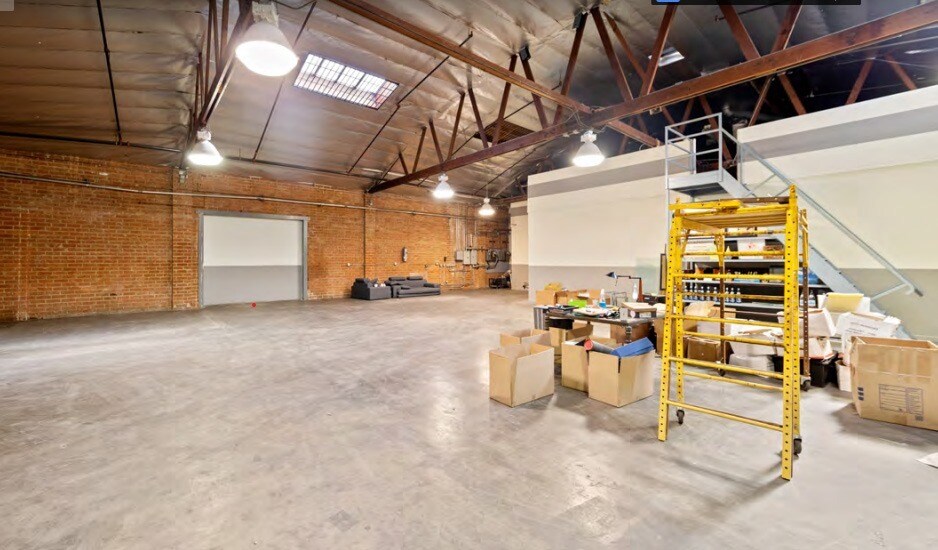 More Photos Of 1243-1261 S Boyle Ave, Los Angeles Warehouse For Sale