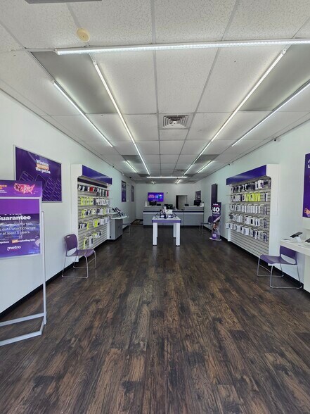 More Photos Of 2513 W Hillsborough Ave, Tampa Unknown For Lease