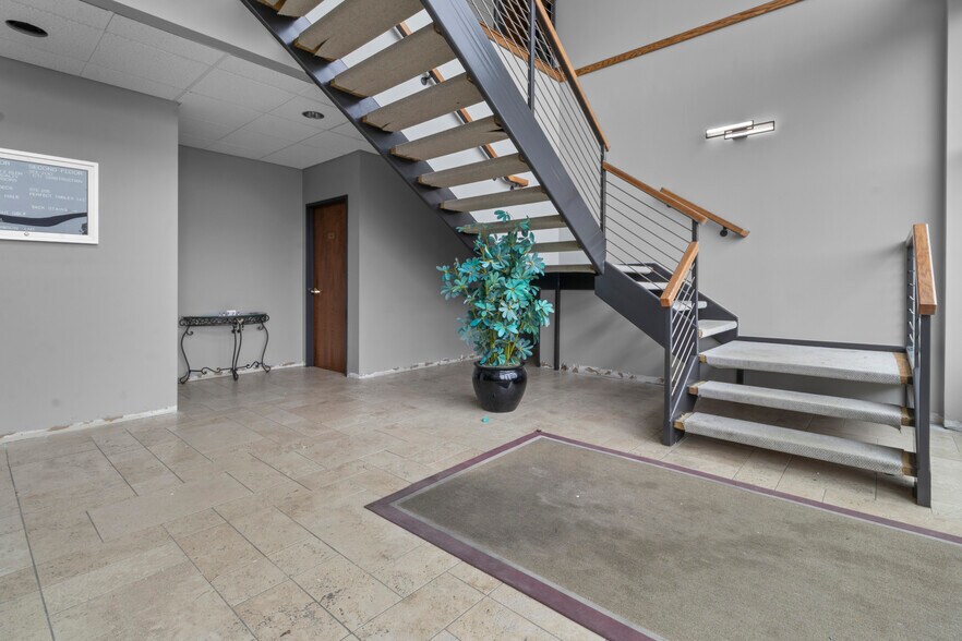 More Photos Of 1016 3rd Ave SW, Carmel Office For Lease