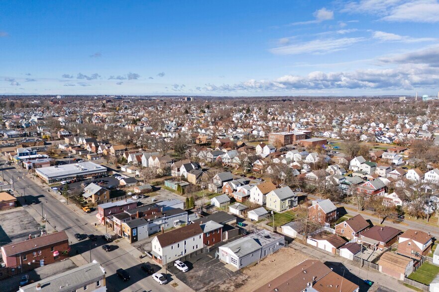 More Photos Of 2514 Pine Ave, Niagara Falls General Retail For Sale