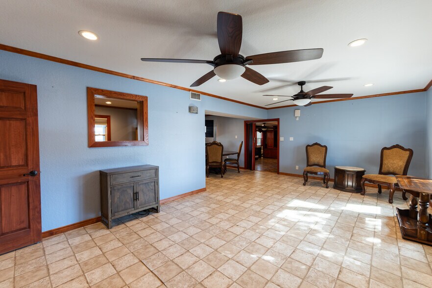 More Photos Of 1000 N 5th St, Kenedy Land For Sale