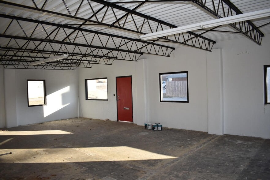 More Photos Of 2204 E 11th St, Tulsa Restaurant For Lease