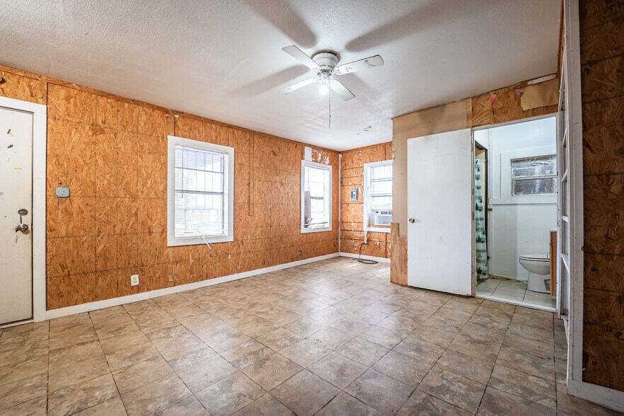 More Photos Of 7050 US Highway 87, San Antonio Freestanding For Sale