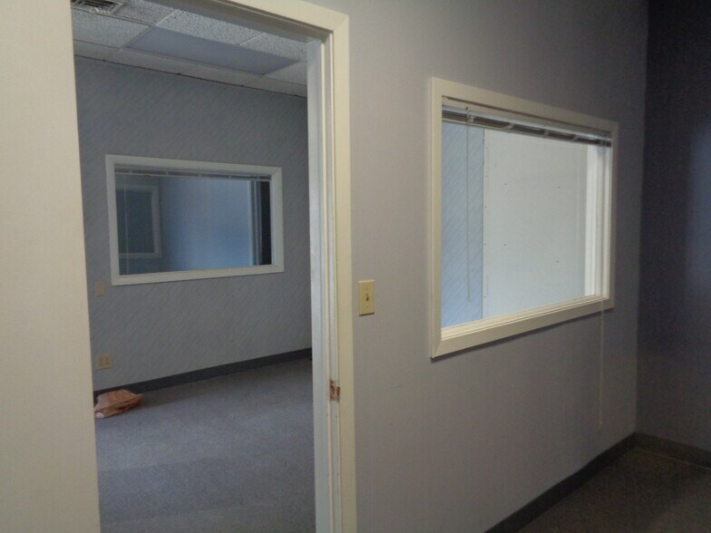 More Photos Of 3903-3913 S Lynn Ct, Independence Office For Sale