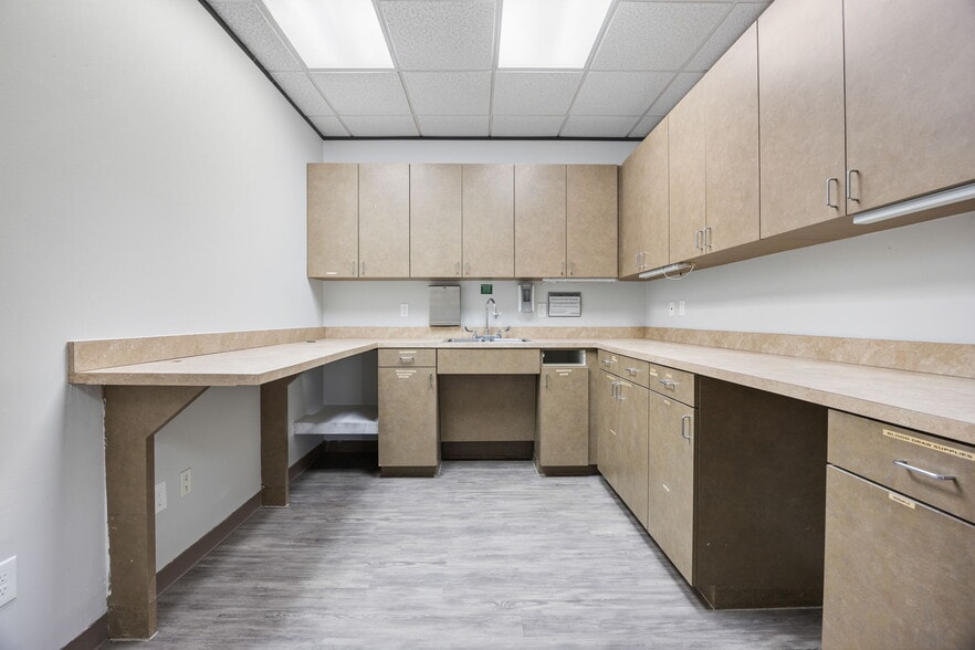 More Photos Of 2710 Western Center Blvd, Fort Worth Medical For Sale