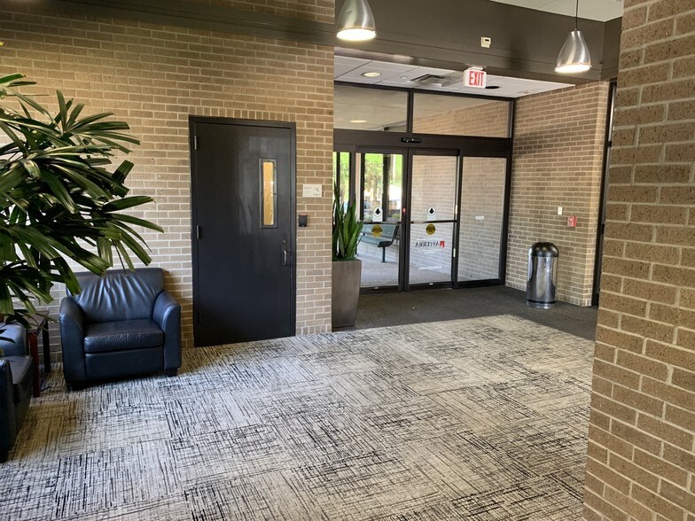 More Photos Of 3305 Steck Ave, Austin Loft Creative Space For Lease