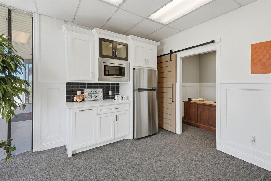 More Photos Of 3405 E Highway 377, Granbury Office For Sale