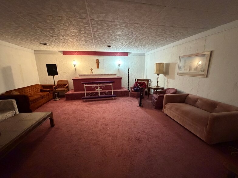 More Photos Of 1951 E 3rd St, Corinth Cemetery Mausoleum For Sale