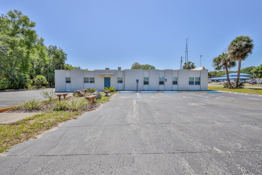 More Photos Of 601 S Us-41, Inverness Medical For Sale