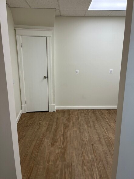 More Photos Of 5 Barney Cir SE, Washington Medical For Lease