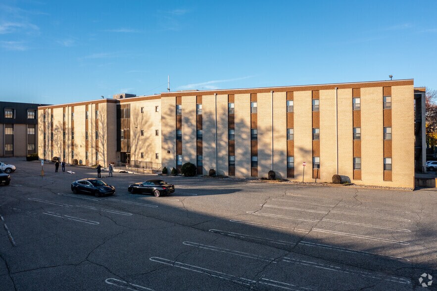 More Photos Of 673 Morris Ave, Springfield Office For Lease
