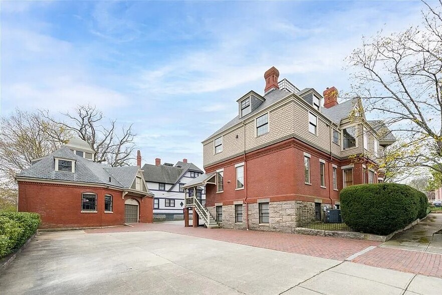 More Photos Of 404 County St, New Bedford Office For Lease