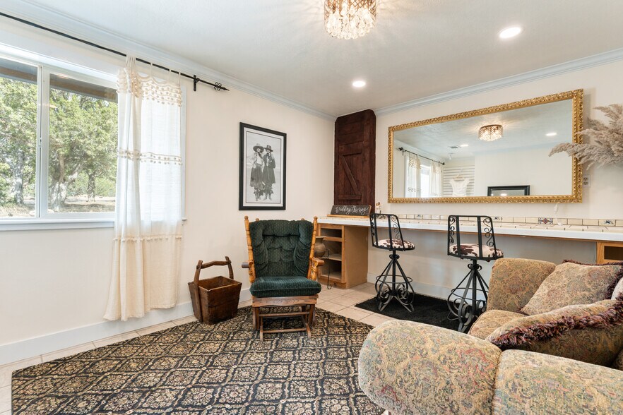 More Photos Of 11550 Pigeon Hollow Rd, Spring City Hotel For Sale