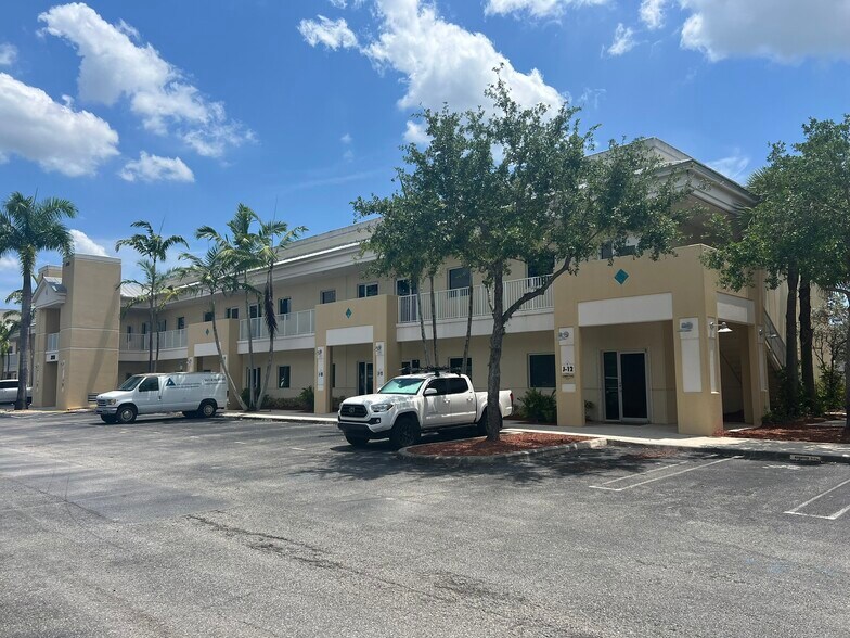 More Photos Of 2753 Vista Pky, West Palm Beach Light Distribution For Lease