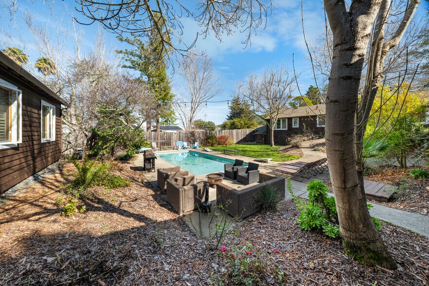 More Photos Of 8 Circle Rd, San Rafael Specialty For Sale