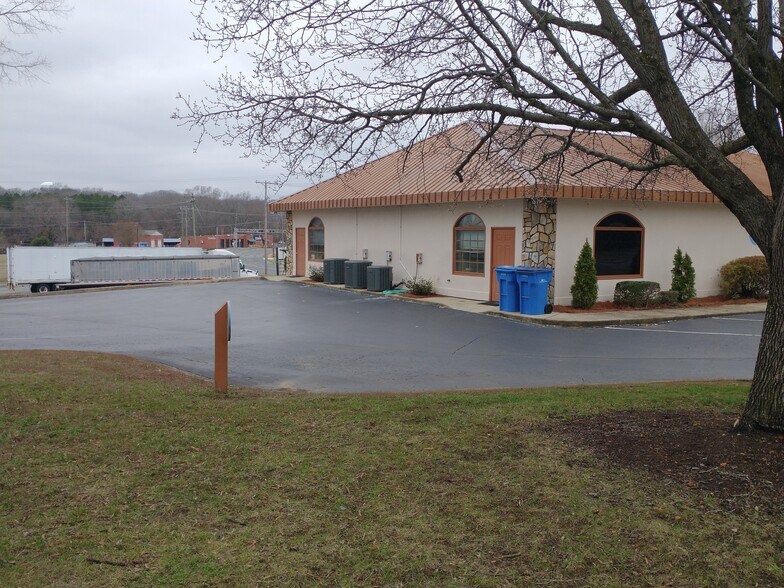 More Photos Of 303 Salisbury Ave, Albemarle Office For Sale