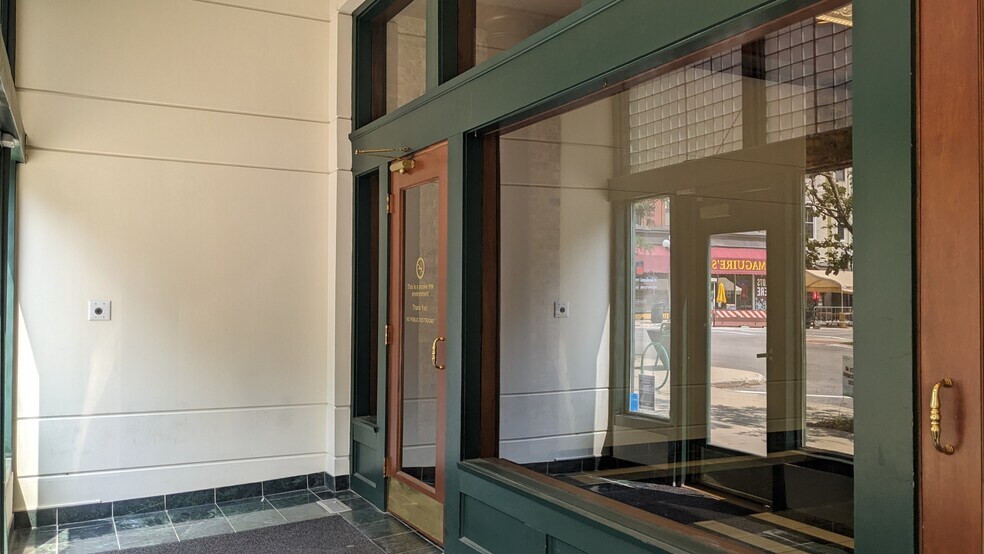 More Photos Of 115 W Jefferson St, Bloomington Apartments For Lease