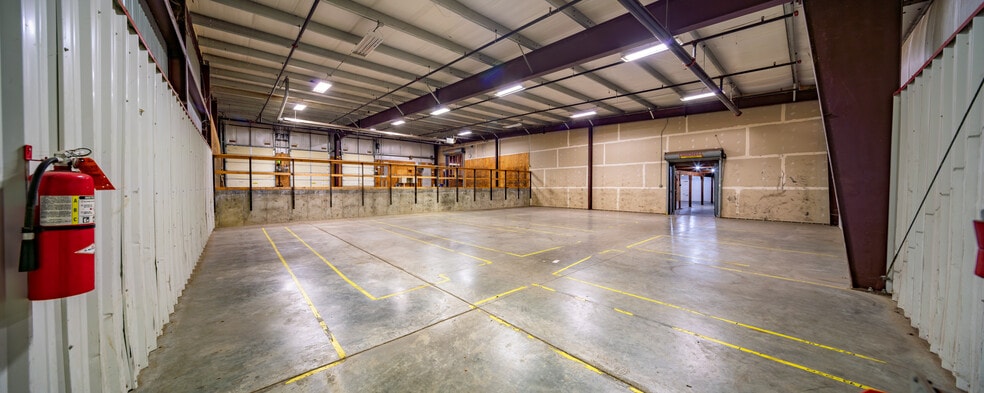 More Photos Of 2516 9th St, Great Bend Warehouse For Sale