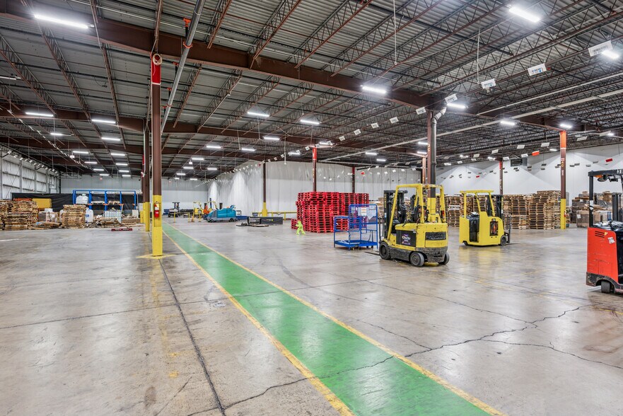 More Photos Of 7300 Santa Fe Dr, Hodgkins Distribution For Lease
