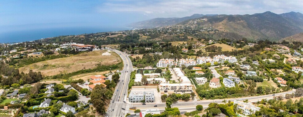 More Photos Of 28955 Pacific Coast Hwy, Malibu Storefront Retail Office For Lease