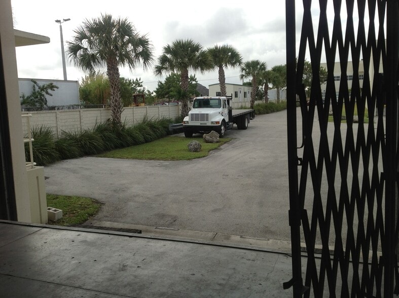 More Photos Of 10800 NW 21st St, Miami Warehouse For Sale