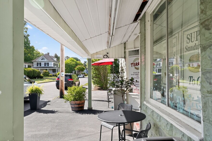 More Photos Of 56 Emerson St, Kingston Convenience Store For Sale